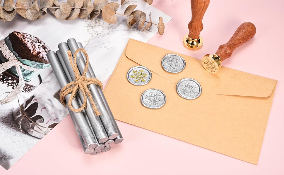 Miniatura 6 de Yoption Kit de sellado de cera, sello de cera de copo de nieve, 10 varillas de cera de sellado de pistola de pegamento plateado y bolígrafo de