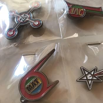 【超レア☆限定品】M1号 流星バッチ＆ウルトラ警備隊バッチ 2個セット Amazon.co.jp: ウルトラセブン ウルトラ警備隊ピンズ 本七宝