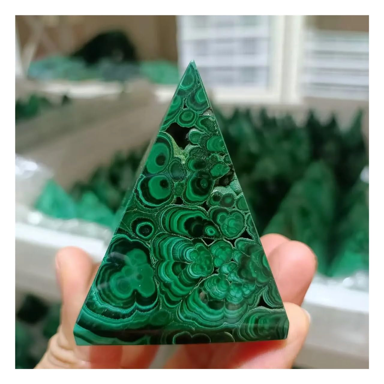 1 pezzo da 100-150 g di piramide malachite verde, quarzo