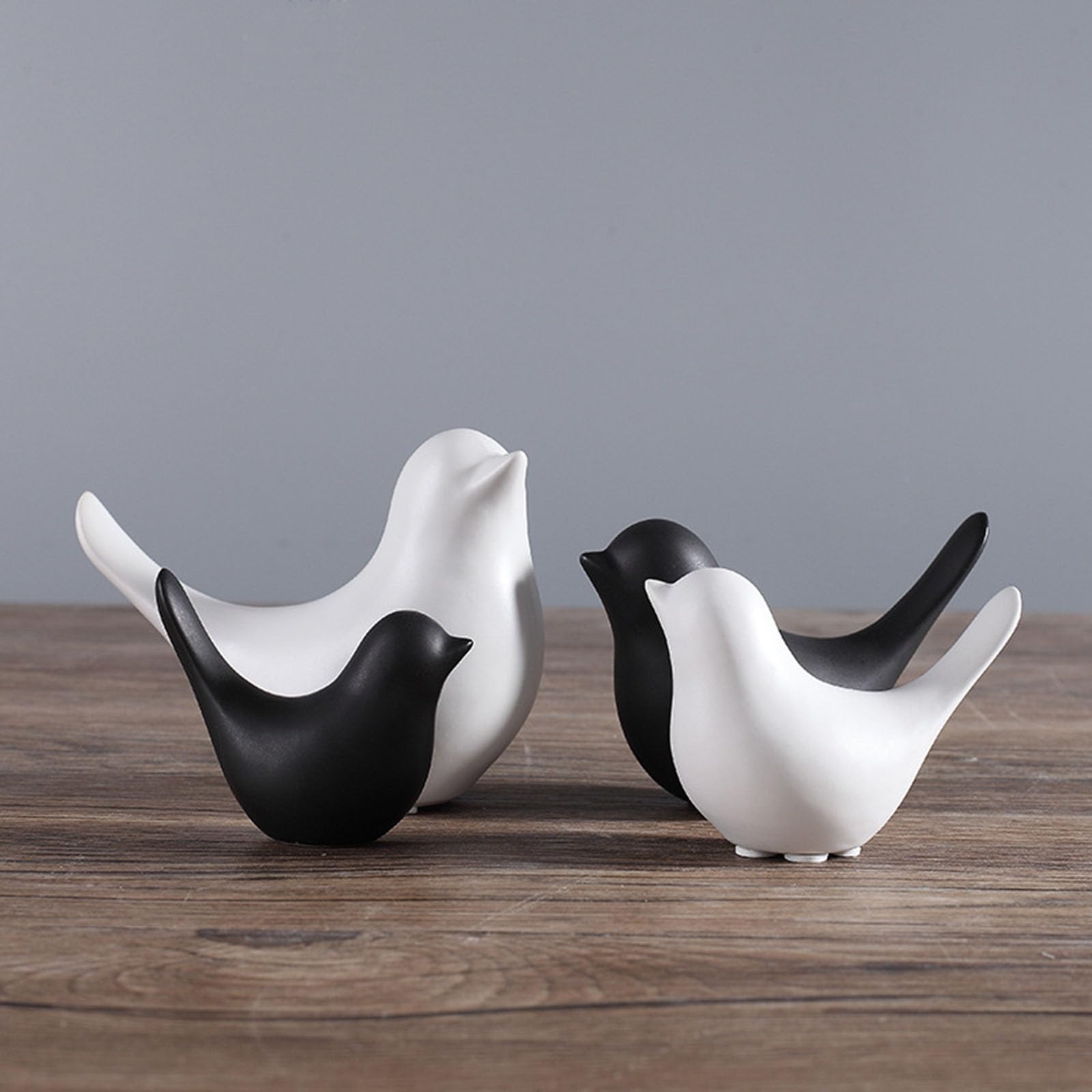 Oiseaux en céramique pour rompre la monotonie d'une décoration intérieure trop terne