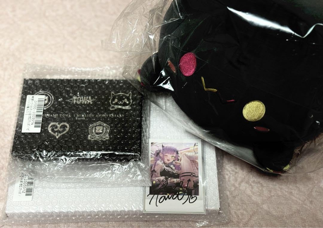 Amazon.co.jp: 常闇トワ 100万人記念グッズ ver 直筆サイン : おもちゃ 