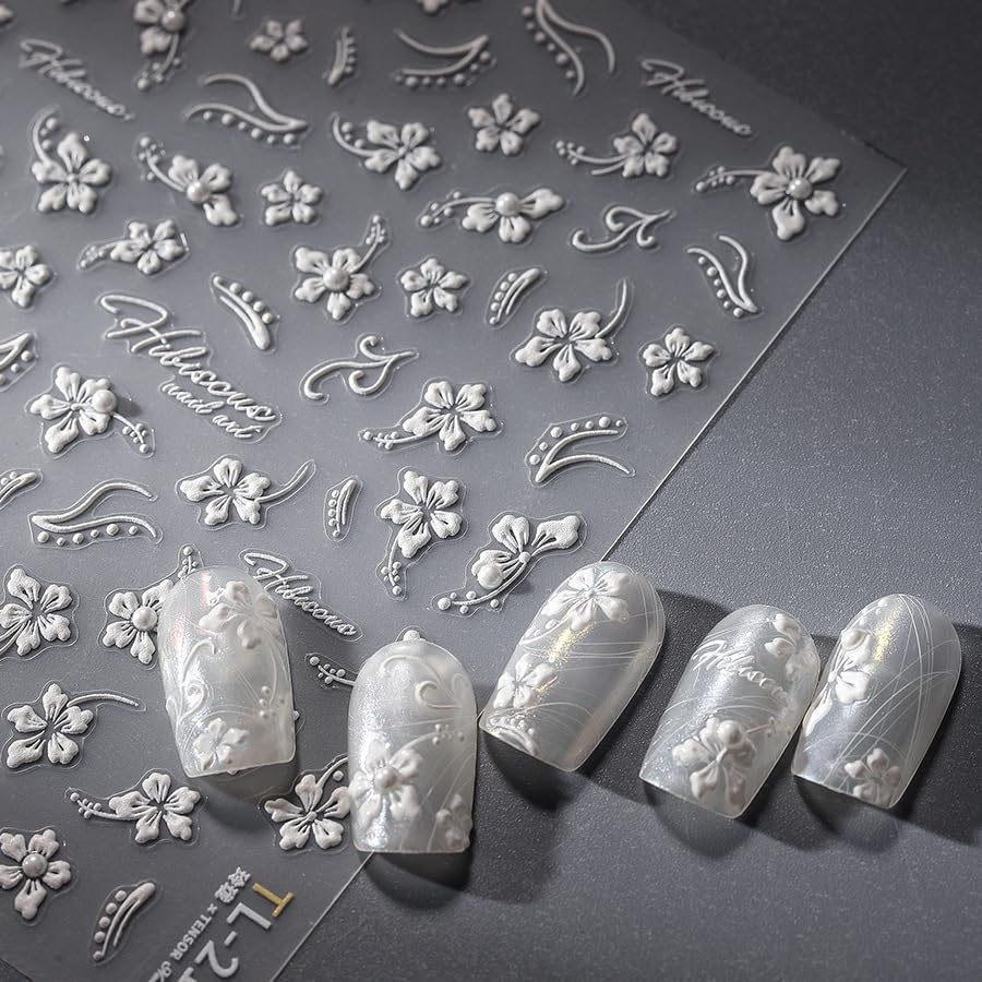 Weiße Blütenblume Nägel mit 5D Druckblüten Kleber Blumen Perlen Muster Aufkleber Frühling-Sommer französische Blumen Nägel Charme Damen DIY Dekorationen Ausgezeichnete Karte Papier 1 Stück Set