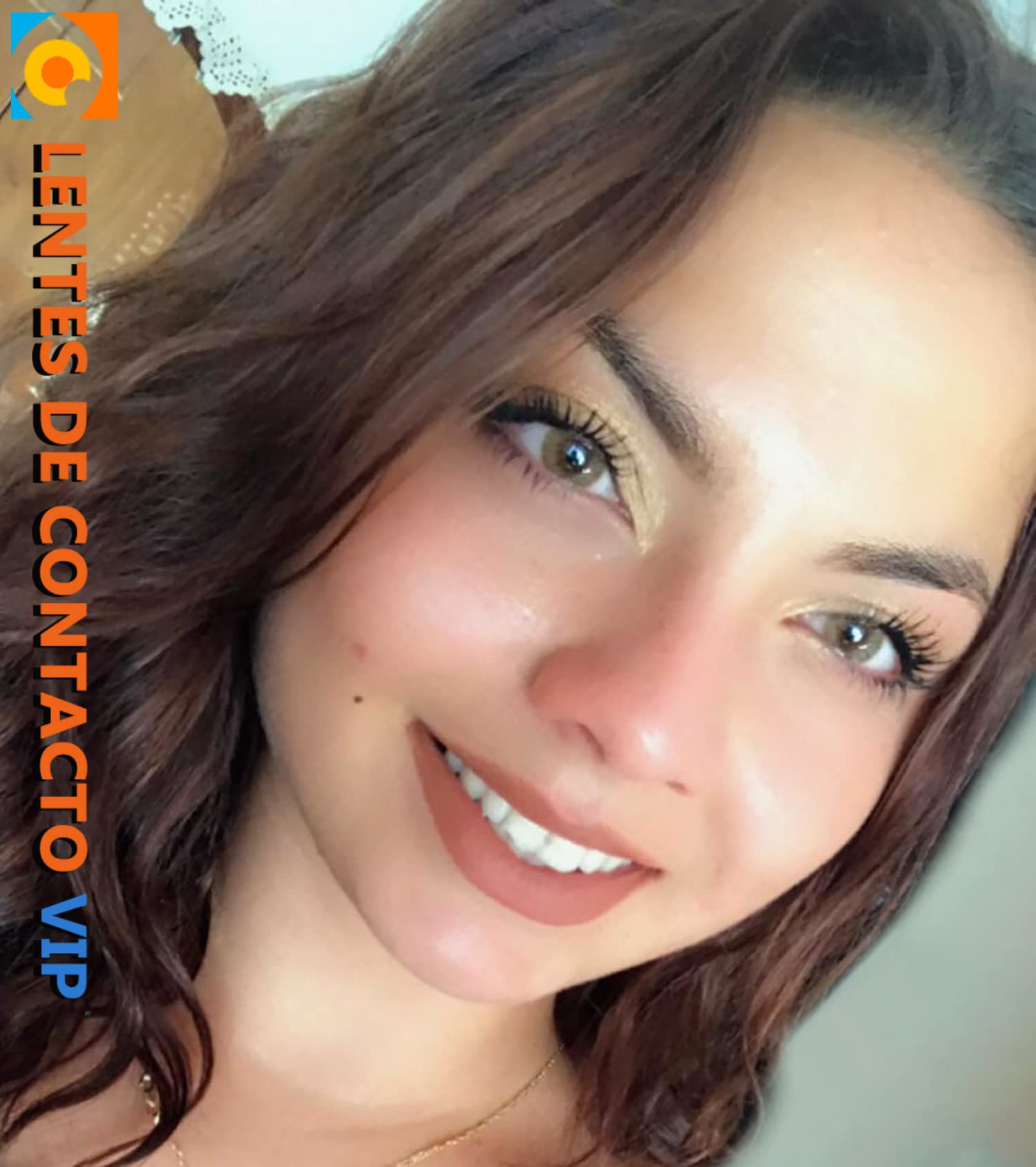 Lentillas de Contacto Color Verde con Marrón Duración 1 Año + Kit de Accesorios Color Gema VIP (2 Piezas) Sin Aro de Definición