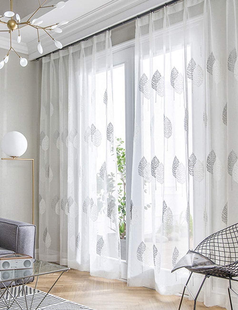 Rideau salon blanc transparent à motif eucalyptus pour illuminer votre séjour