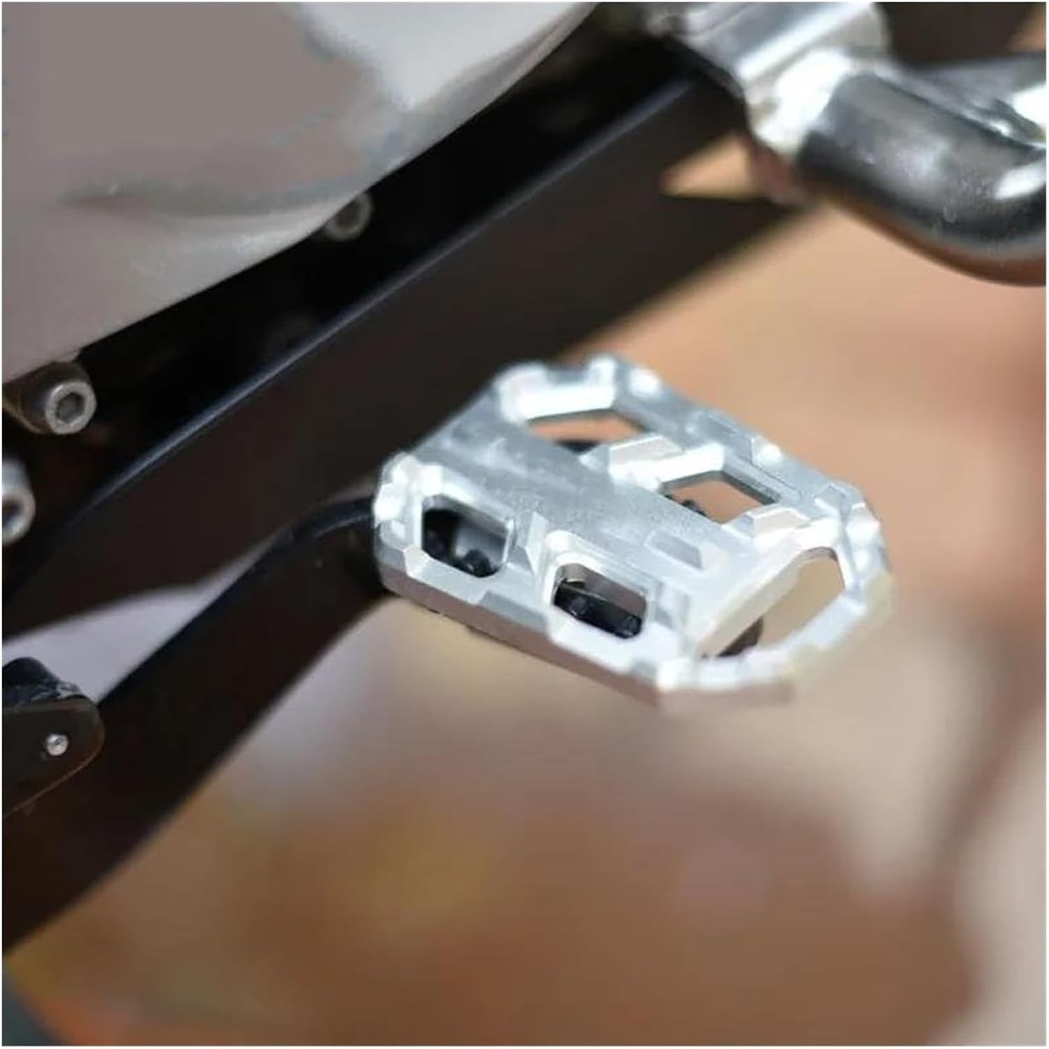 ラッチフリクションプレートキット 用 G310GS 2017-2020 オートバイ用リアフットブレーキレバーペダル拡大延長ペグ(1)