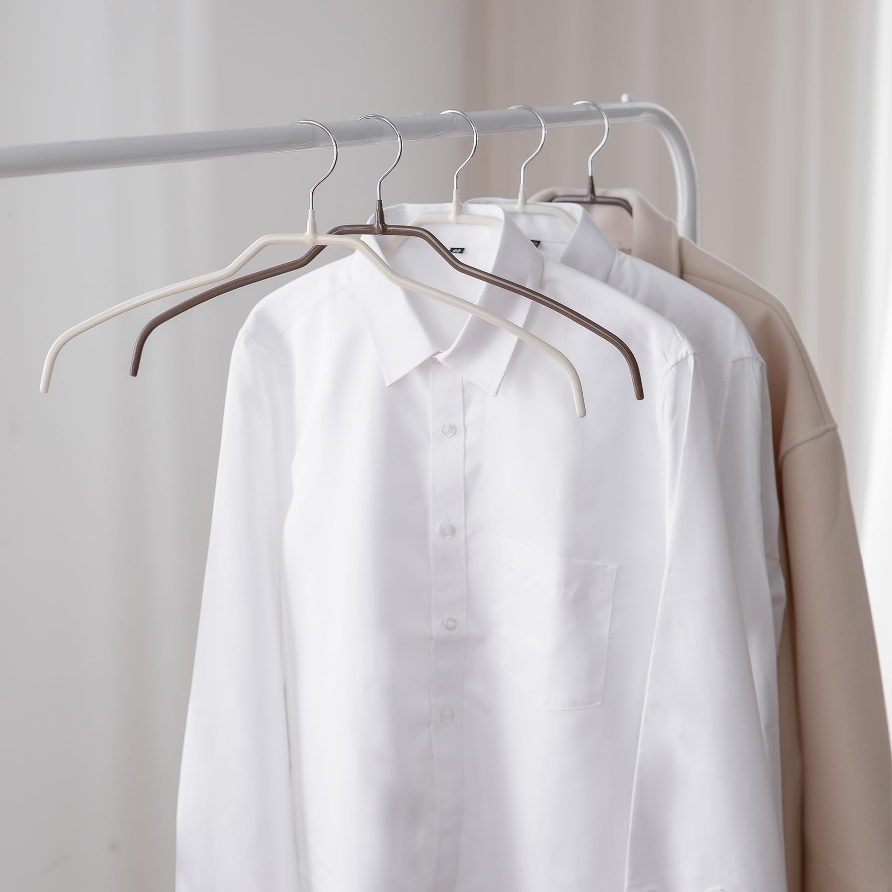 SHIMOYAMA Confezione da 5 grucce appendiabiti in metallo da 40 cm, sottili, antiscivolo, per top, maglieria, magliette, maglioni, girevoli a 360° (bianco)
