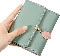 Vista 47 de UTO - Cartera pequeña RFID de piel sintética con dije de hoja, cierre de cremallera y tarjetero.