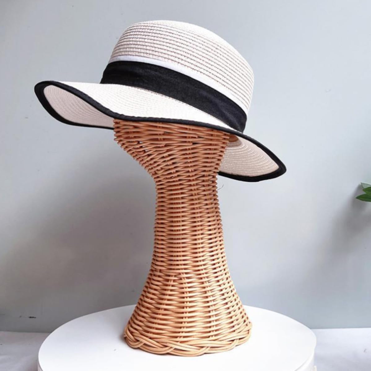 Expositor o Resistente Único Organizar y Hogar para Diseño Gorras de Tejido de Ratán Marrón Construcción Sombreros Tienda