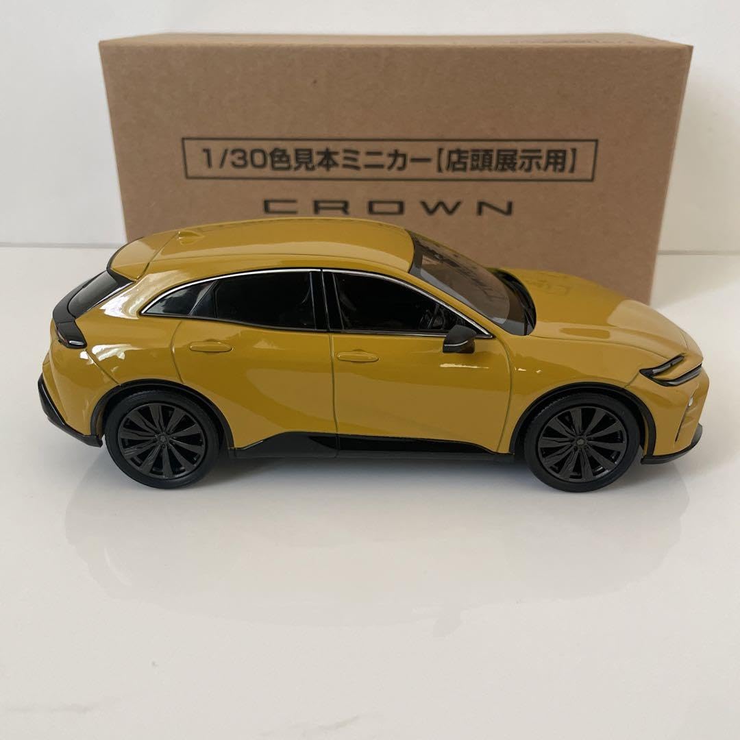 新型クラウンスポーツ ☆新型クラウンスポーツ☆非売品ミニカー