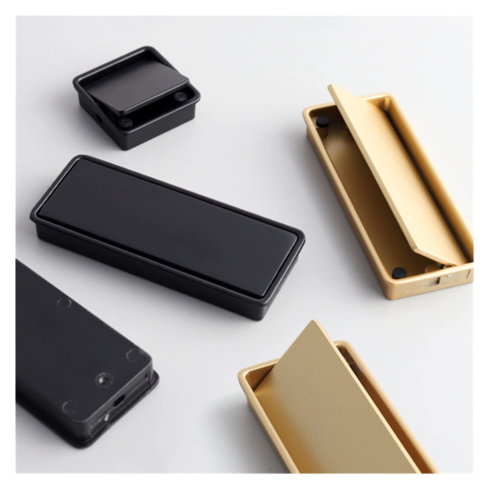 Bouton de meuble noir et or pour relooker un buffet de salon ou un dressing moderne