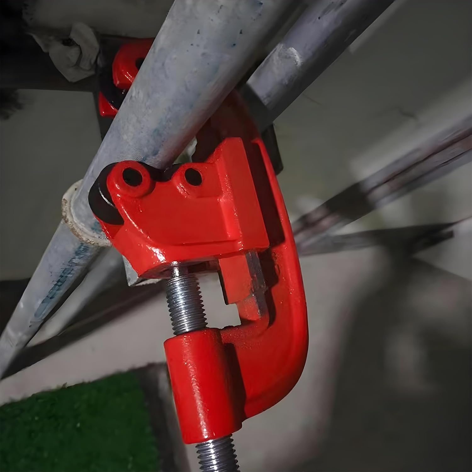 YoShin 1-3"" Pipe Cutter Tool, Heavy-Duty Sharp Pipe Cutters Plumbing with Extra Blade, Cuts Up to Galvanized Pipe, Copper, and Iron Pipe, Steel Tubing Cutter for Metal Cutting, TXE-C7U-32H432