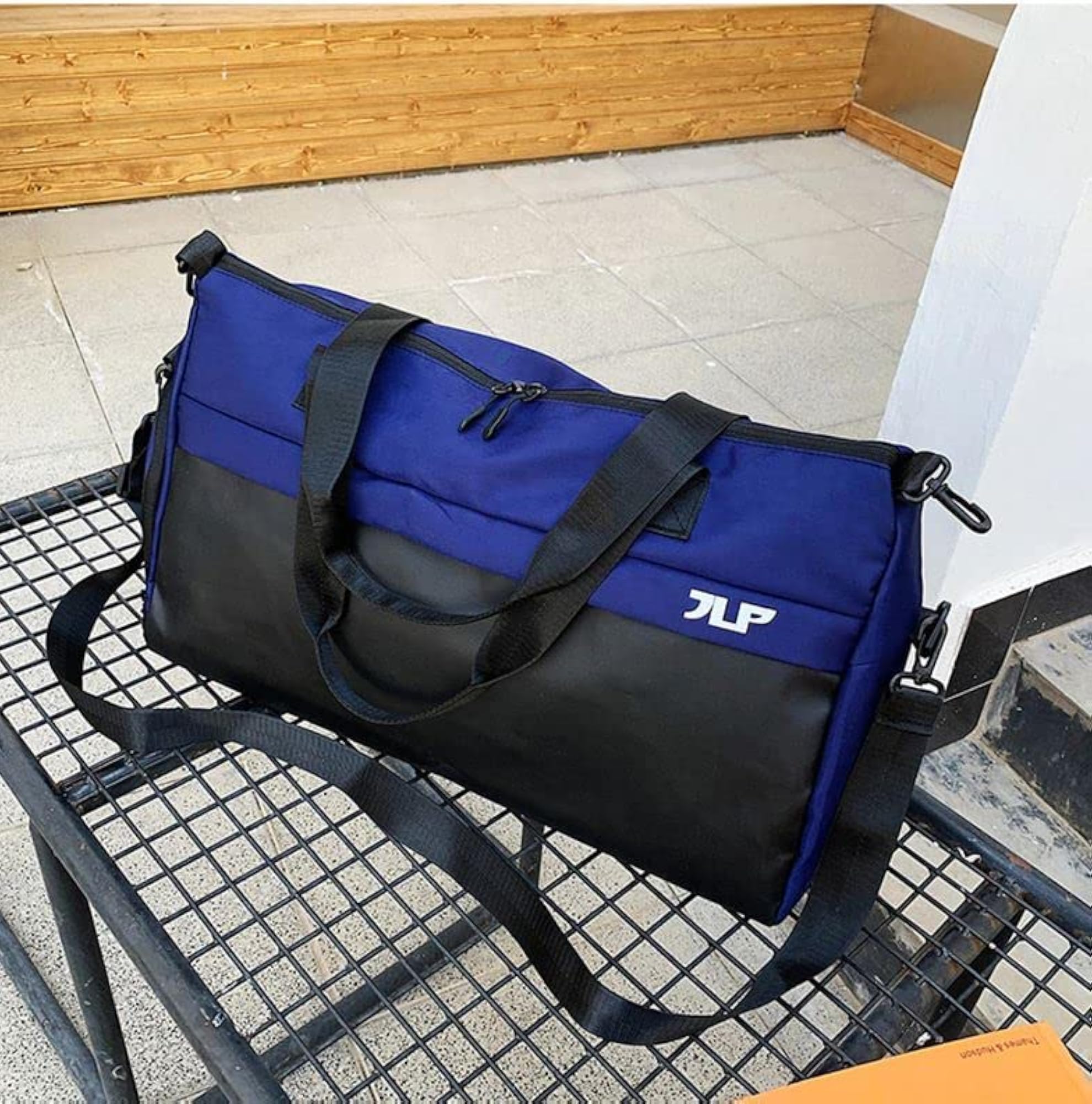 Lightweight Travel Duffel Bag with Wet Pocket