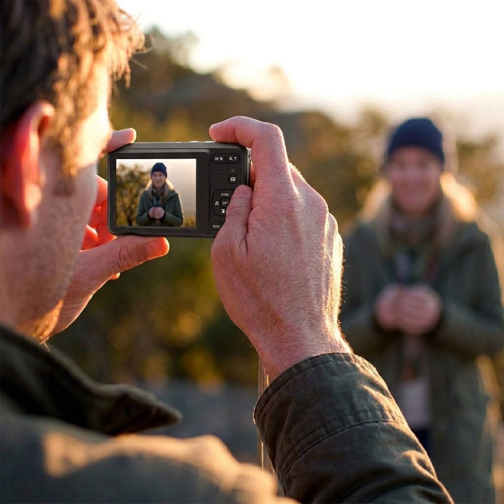 Kodak PIXPRO FZ55 Appareil photo numérique compact 16 MP, zoom optique 5x, objectif grand angle 28 mm, vidéo HD 1080p, carte SD 64 Go, étui, perche à selfie, mini trépied et lecteur de cartes USB Noir