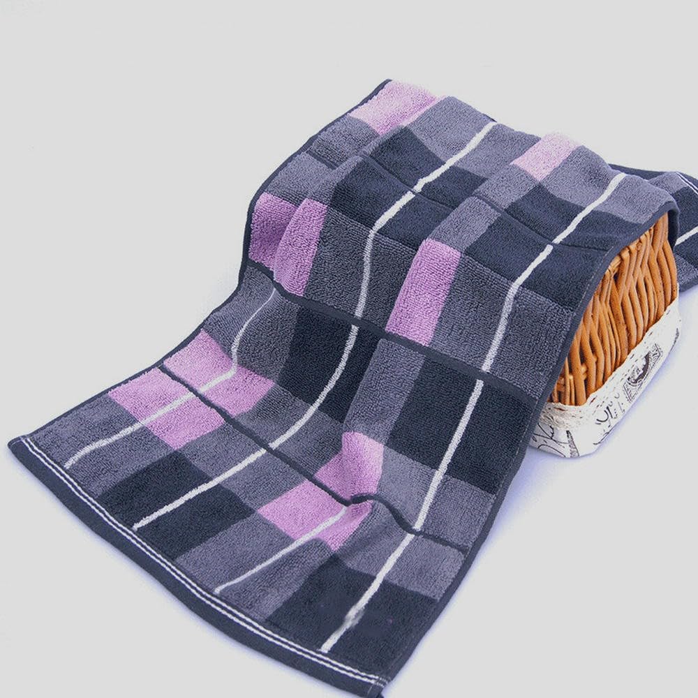 Serviettes en pur coton absorbant grille rouge pour en finir avec la peau humide après la douche