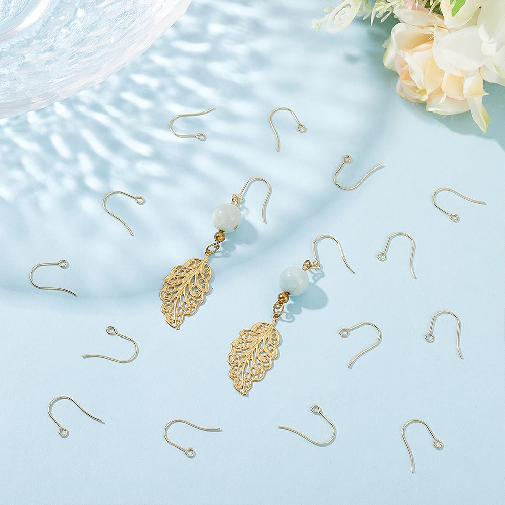 UNICRAFTALE 100 pezzo Ganci per Orecchini In Acciaio Inossidabile Veri Fili per Orecchie Placcati Oro 18K Ganci Da Pesce con 100 pezzi Anelli di Salto Aperti Ganci per Orecchini Francesi In Metallo