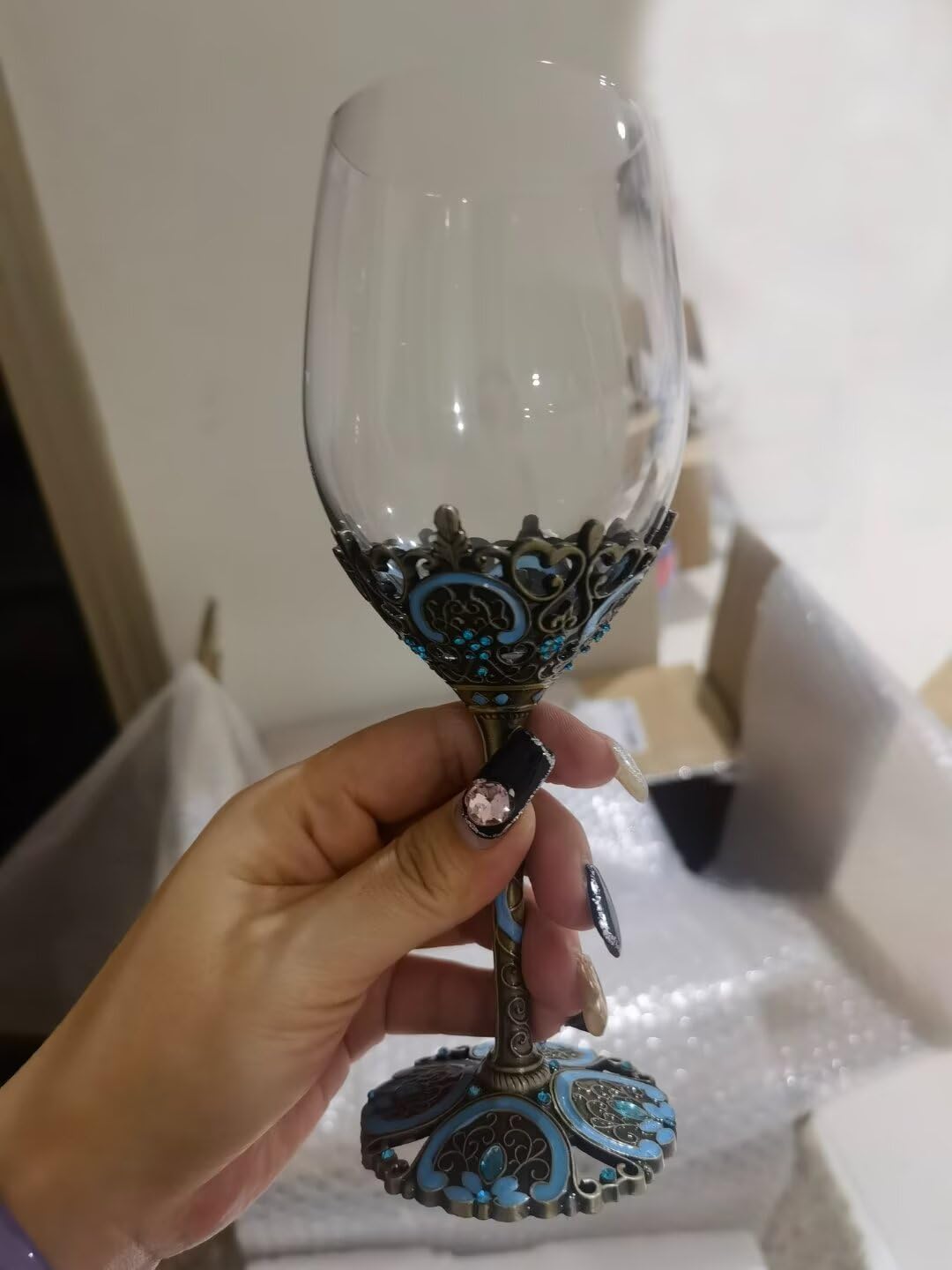 Karafki do wina Zestaw szklanek bezołowiowych szklanek ze szkła kryształowego, kubek ozdobiony emalią, ręcznie dmuchana podstawa ze stopu cynku 350 ml pudełko na prezent
