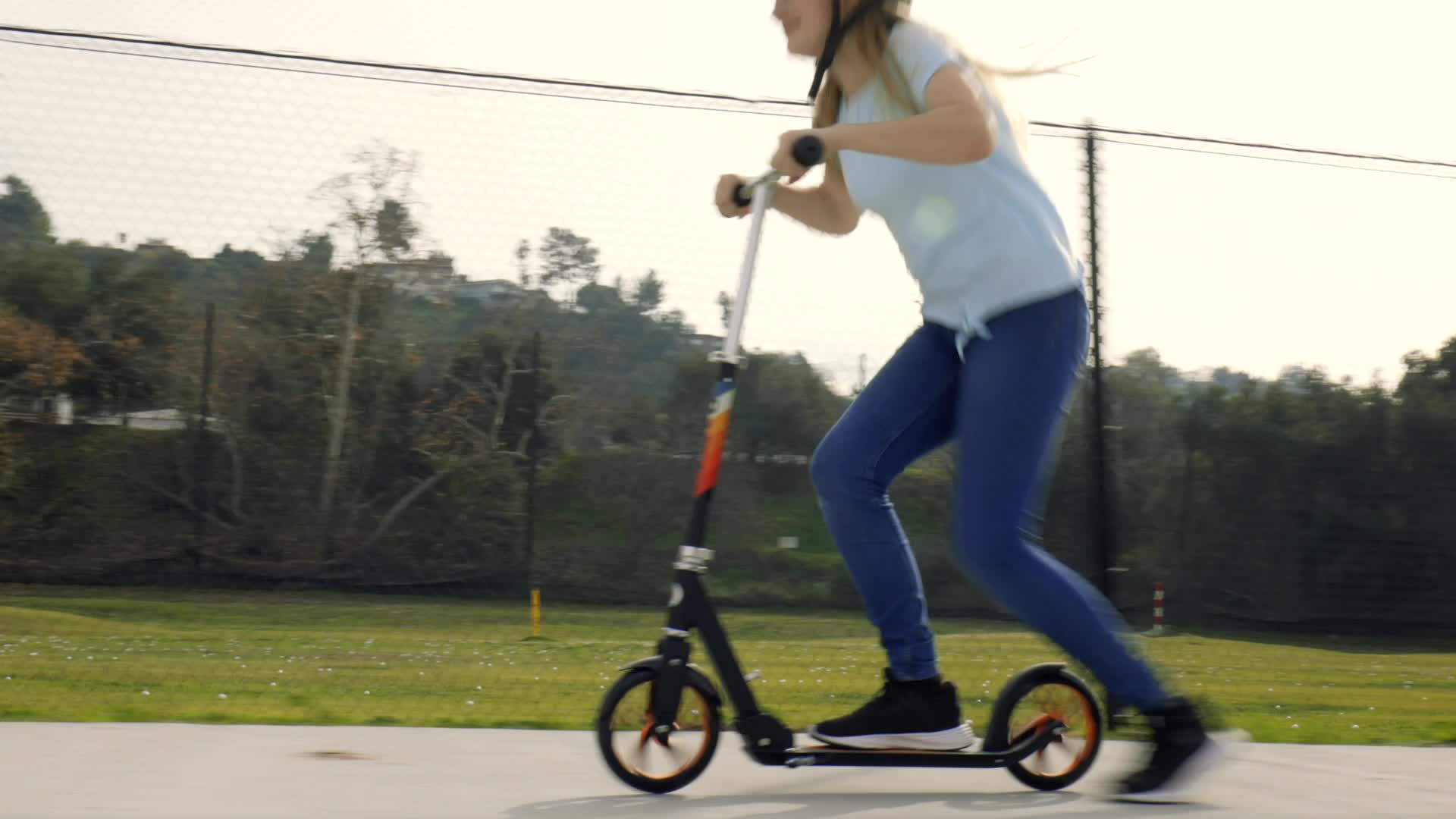 Razor A5 Lux Light Up Kick Scooter - Große 8“ Räder, klappbar, verstellbarer Lenker, leicht, für Fahrer bis zu 220 lbs – Bild 8