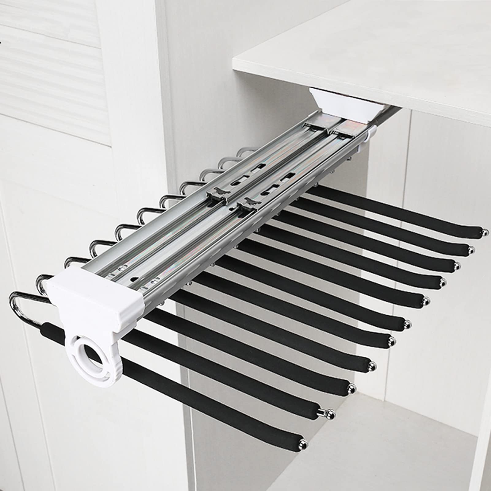 Tringle de rangement extensible pour dressing : fini les vêtements froissés