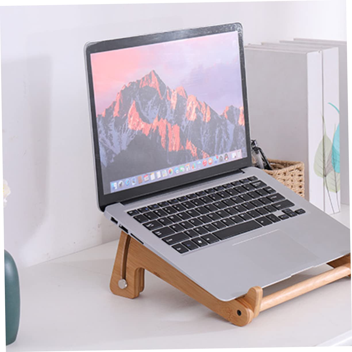 Supporto per Laptop in Legno Beige Altezza Regolabile, Design Cavo e Angoli Arrotondati, Scrivania Portatile per Laptop per Casa e Ufficio
