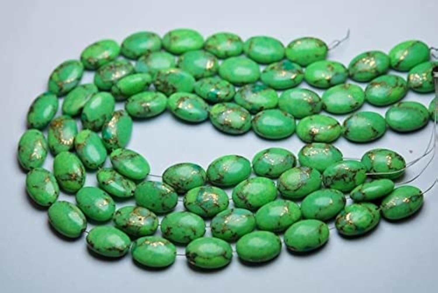 Turquoise cuivrée verte LKBEADS : perles ovales d'exception polies pour haute joaillerie