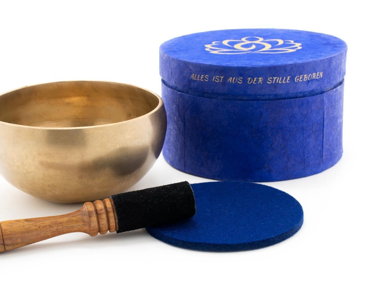 Klangschalen-Set 'MEDITATION' mit geschmiedeter Klangschale: 100% Handgefertigt in Nepal und natürlich fair gehandelt.: Handgeschmiedete Klangschale ... (Set in Box - Geschmiedete Klangschale)