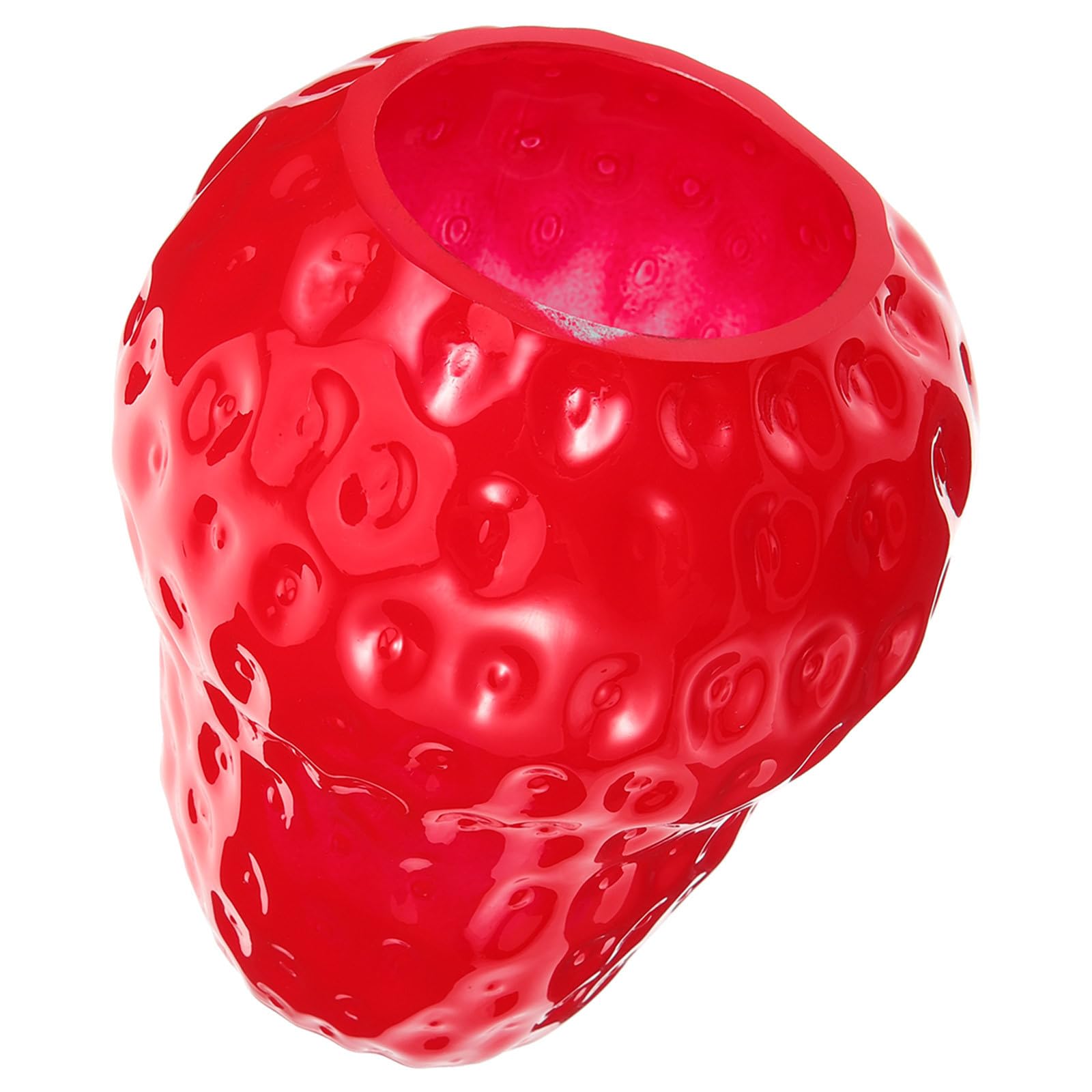 Vase en verre rouge fraise contre la déco terne de bureau moderne