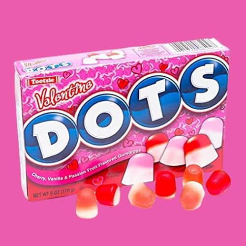 Miniatura 4 de Tootsie - Paquete de caramelos de gomitas de San Valentín  3 cajas de teatro  6 onzas + tres manos adhesivas de corazón de amor