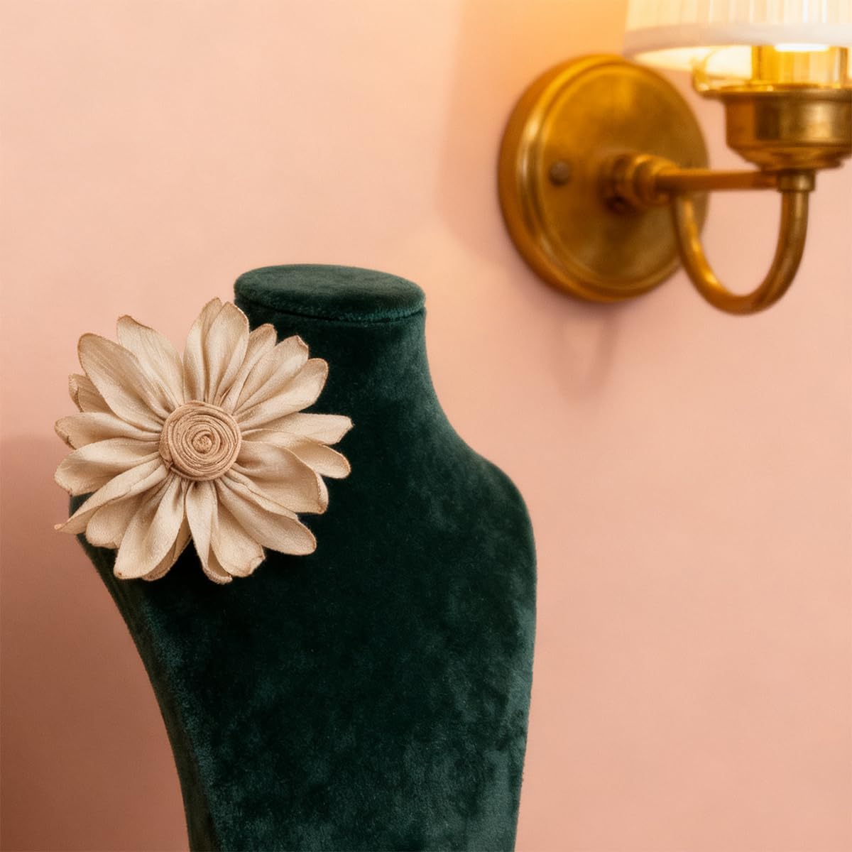 Dainty Satin Fabric Flower Brooches Pin Burnt Edge Black Daisy Brooch Pin Elegant Lapel Pins Christmas Brooches Pin Dress Skirt Scarf Hat Pins Accessories Wedding Party Gift 4IN
