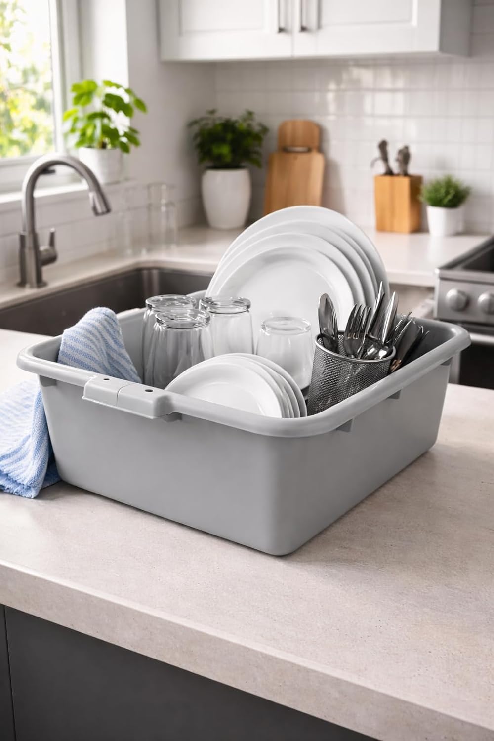 Gray Polypropylene Bus Tub, 20 x 15 x 7 Inches, BPA-Free Stackable Storage Box, NSF Listed, Dishwasher and Freezer Safe