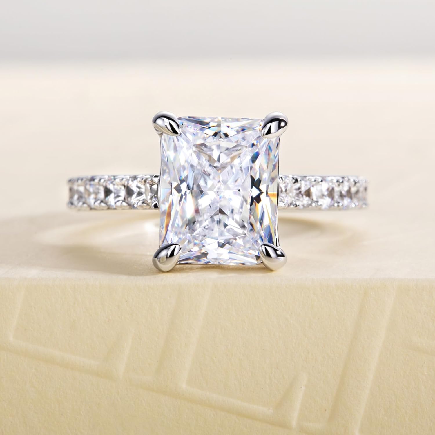 3CT-6CT Cubic Zirconia Round Cut/Oval Cut/Cushion Cut Engagement Rings 5A Grade Simulated Diamond CZ Wedding Promise Anniversary Rings for Women