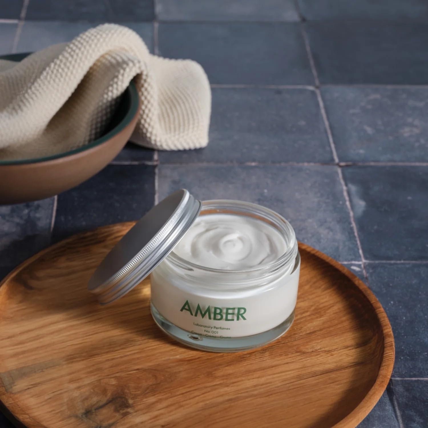 Laboratory Perfumes Amber Body Cream | Rich & Luxurious Hydration | Infused with Amber Fragrance | Moisturising Shea Butter, Jojoba Oil, Rosehip Oil & Vitamin E (200ml)