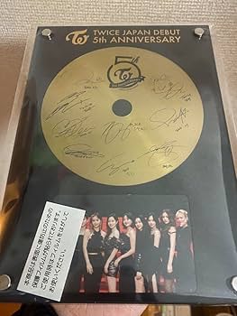 TWICE まとめ売りCD サイン入り トレカ、銀テ等 20点以上 TWICE まとめ売りCD サイン入り トレカ、銀テ等 20点以上 TWICE twice