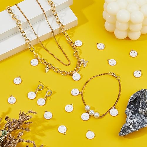 Miniatura 6 de SUPERFINDINGS 120 dijes de aleación esmaltada de cara sonriente, colgantes planos y redondos con diseño de sonrisa dulce y blanca para hacer joyas,