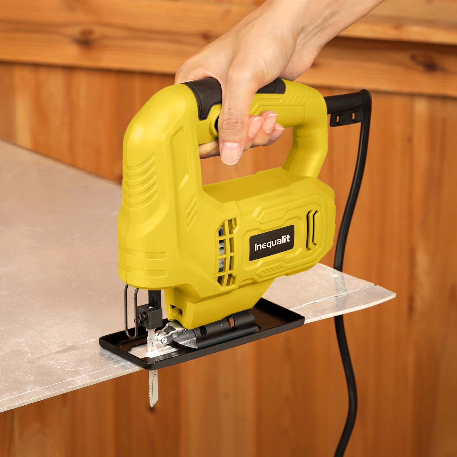 Scie Sauteuse 400W Avec Variateur De Vitesse (0-3000 CPM) + Angle De Coupe Réglable (±45°) + Fonction Verrouillage + 3 Lames Incluses (Bois/Métal/Pvc)​,Jaune
