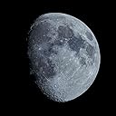 It holds the camera steady