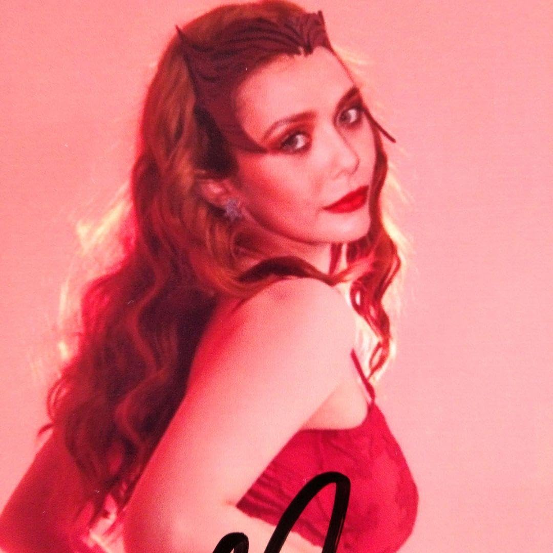 エリザベス・オルセン直筆サイン入り2Lサイズ写真…Elizabeth Olsen
