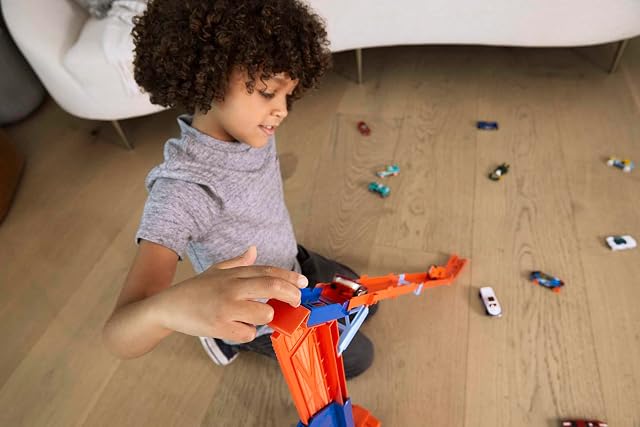 Foto 2 de 8 de Hot Wheels City Camión-Pista transporta Coches, Pista para Coches de Juguete con Lanzamiento aéreo