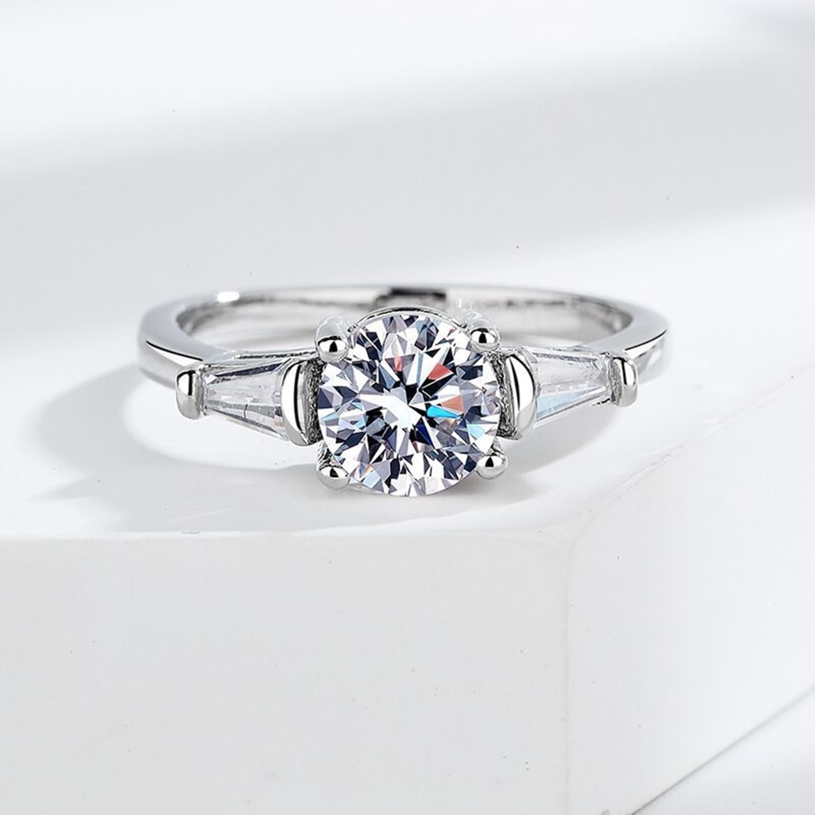 Pierścień do układania w stos unikalna obrączka ślubna z białego złota 18K diament laboratoryjny 4 zęby z okrągłą cyrkonią rozmiar H 1/2 moda dla żony biżuteria ślubna