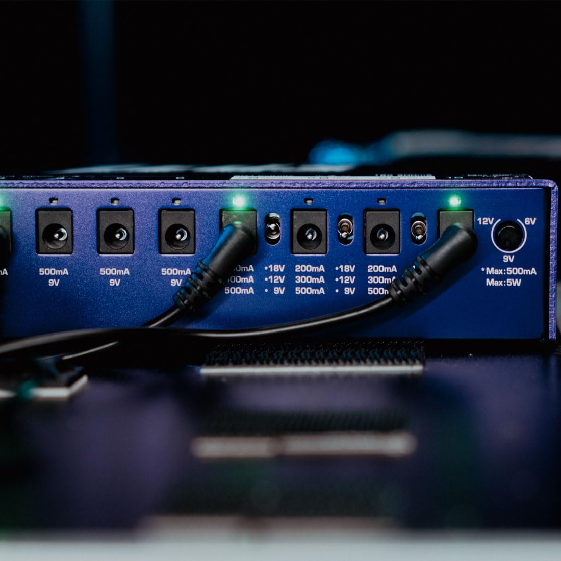 Amazon.com: NuX Zeus Low-Noise and Low-Impedance 10-Port Isolated