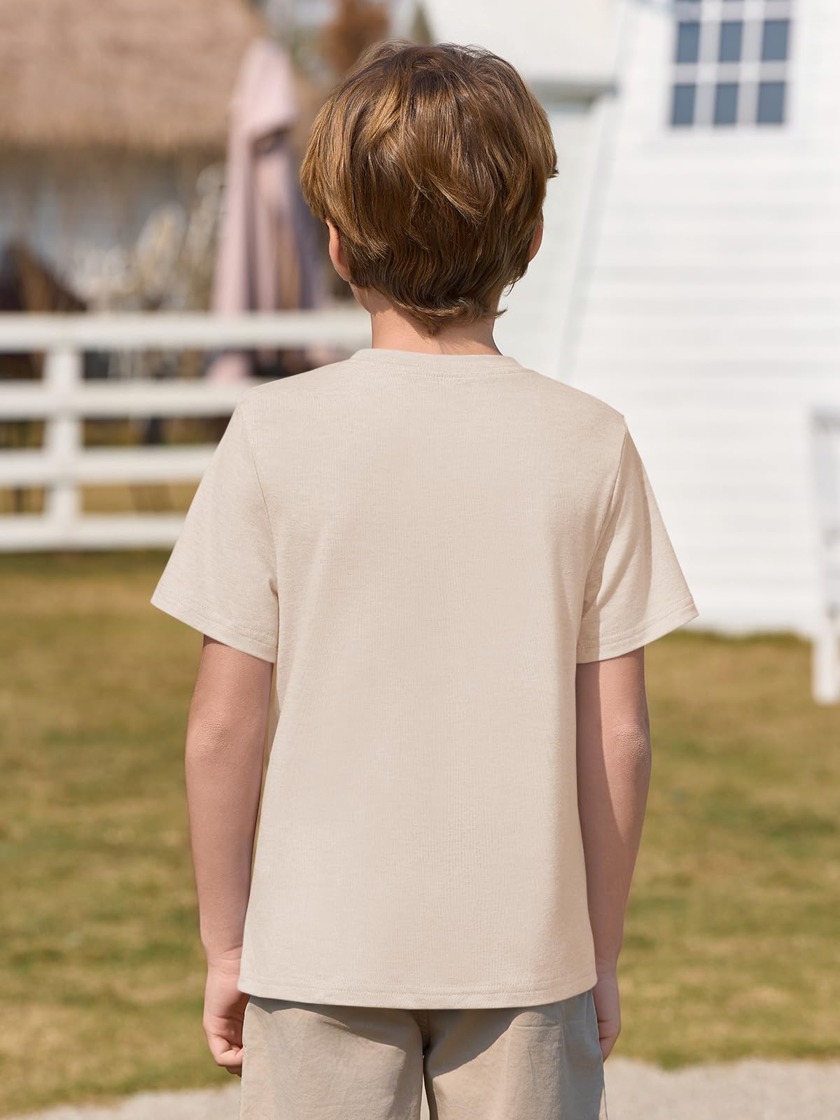 Haloumoning Camiseta de manga corta con cuello redondo para niños, para verano, lisa, ligera, ajuste regular, camisetas deportivas, informales, básicas, con bolsillo en el pecho, 5-14 años — view 4
