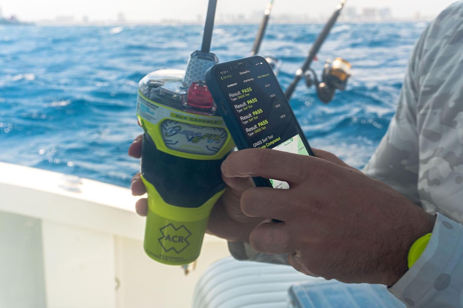 ACR GlobalFix V6 GPS EPIRB – Dispositivo di Localizzazione d’Emergenza Nautica, Copertura Globale, Conferma di Ricezione, App Mobile e Staffa a Rilascio Manuale – Batteria da 10 Anni