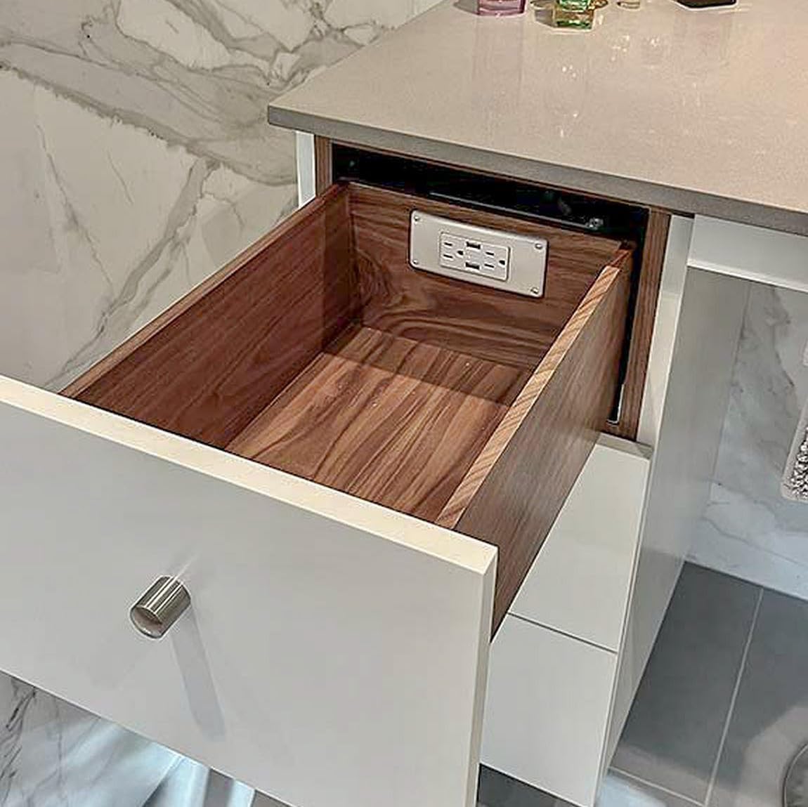 Low Profile Combo (1) USB-A (1) USB-C (2) 15 Amp in Drawer Docking Station Outlet Plugs with Retractable arm