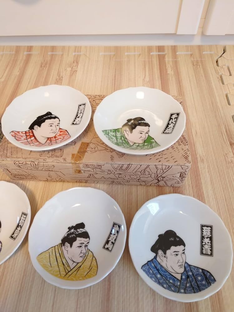 千代大海　関脇昇進記念大皿 Amazon | 大相撲 コップお皿人形 貴乃花千代大海武双山栃東琴