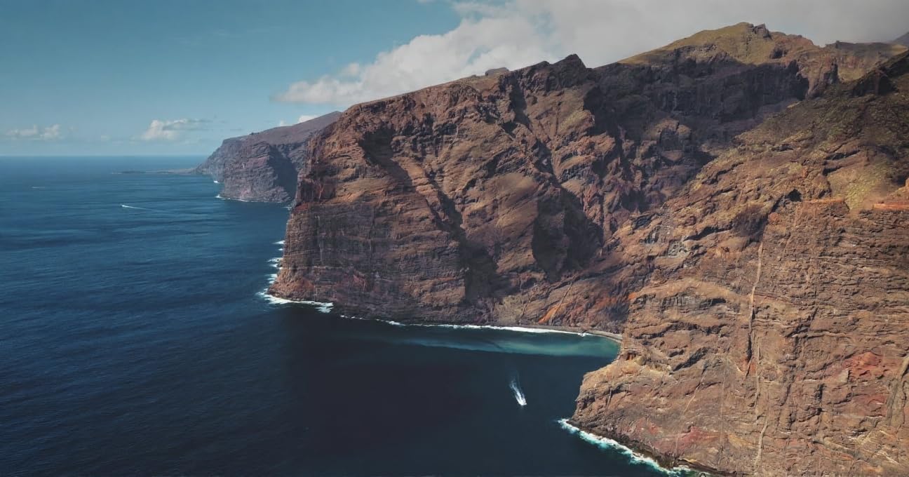 adrium Poster 110 x 60 cm: Tenerife: le scogliere di Los Gigantes formano la costa drammatica, in primo piano l'oceano Atlantico blu profondo, alto
