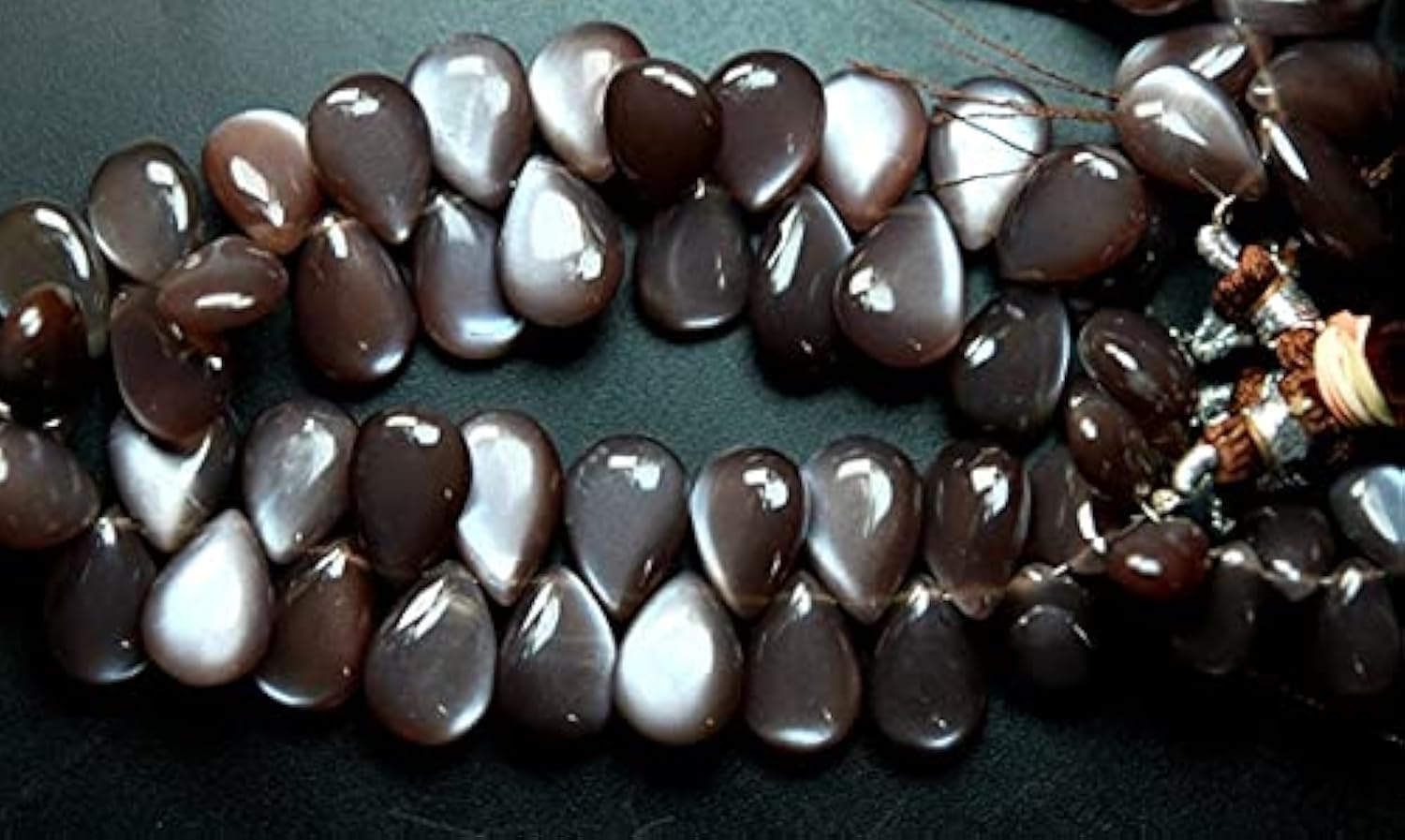 Pierre de lune chocolat perles poires LKBEADS pour sublimer vos tenues de soirée chic