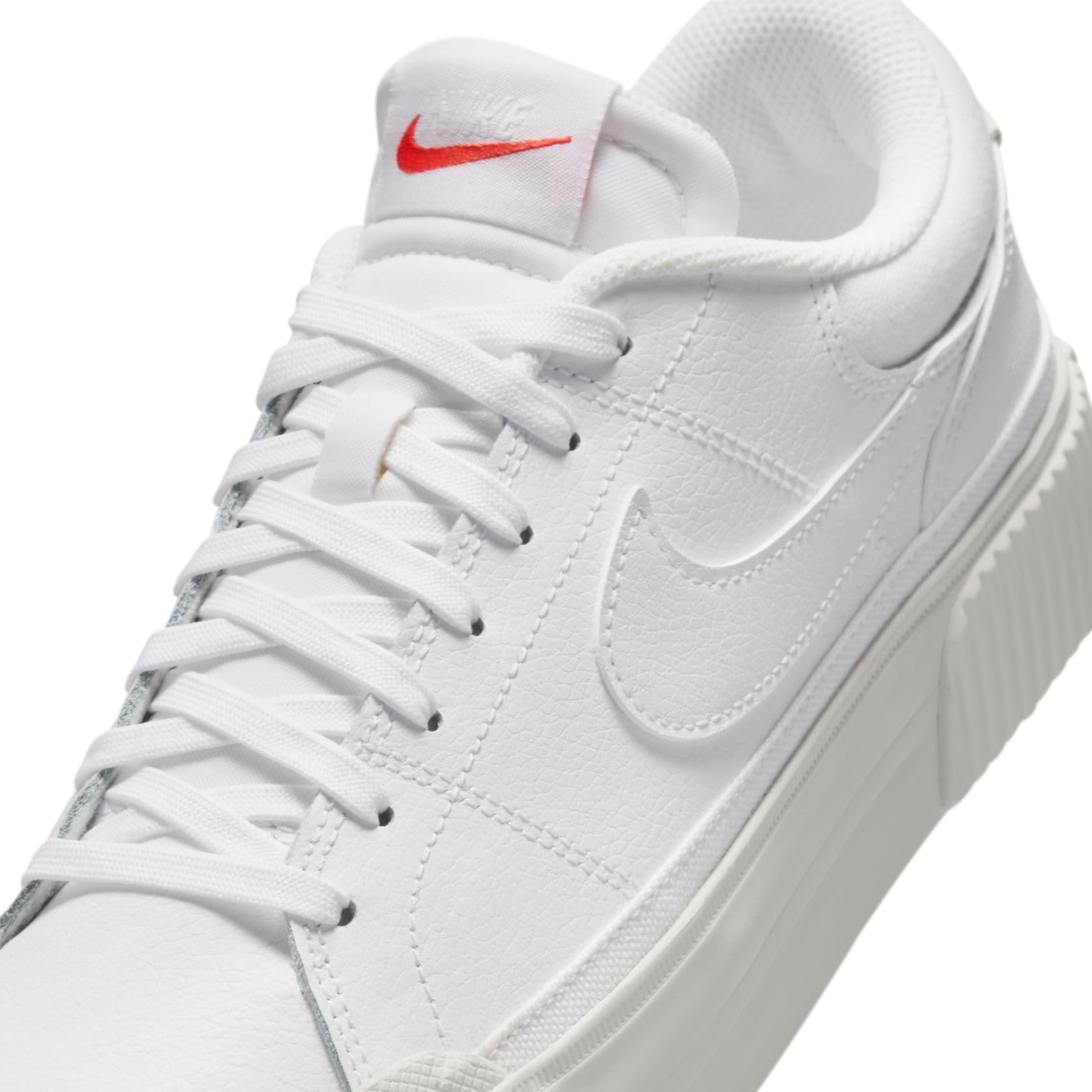 NIKE Women's Sneaker