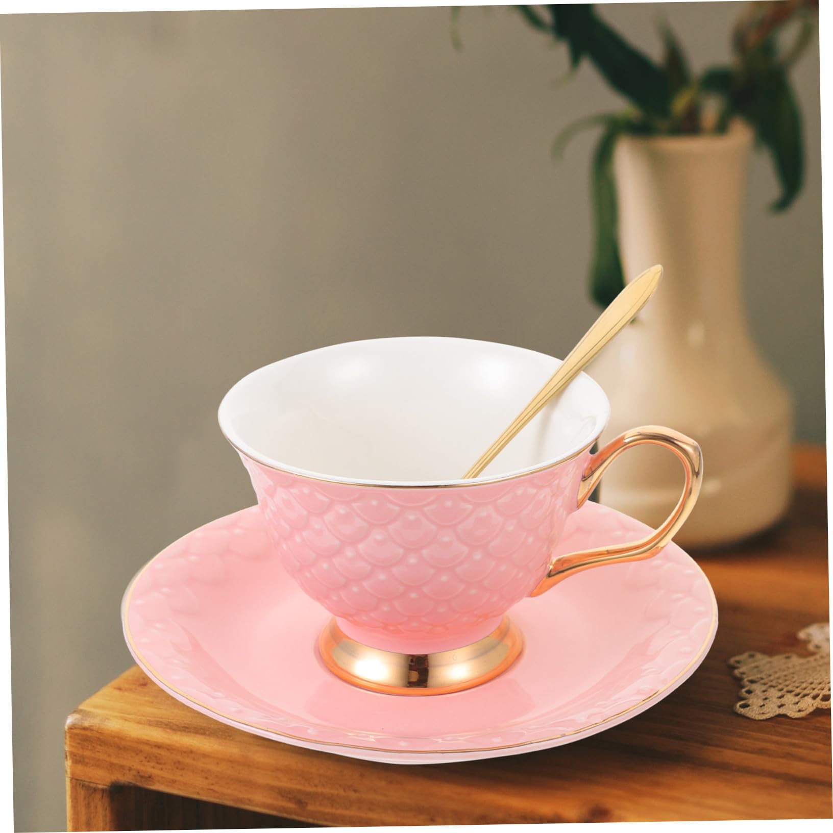 Taza de Café con Platillo de Cerámica, Juego de 1 Pieza Rosa | Incluye Cuchara, Estilo Europeo Sencillo, Líneas Decorativas y Uso Versátil para Café, Té, Leche o Chocolate