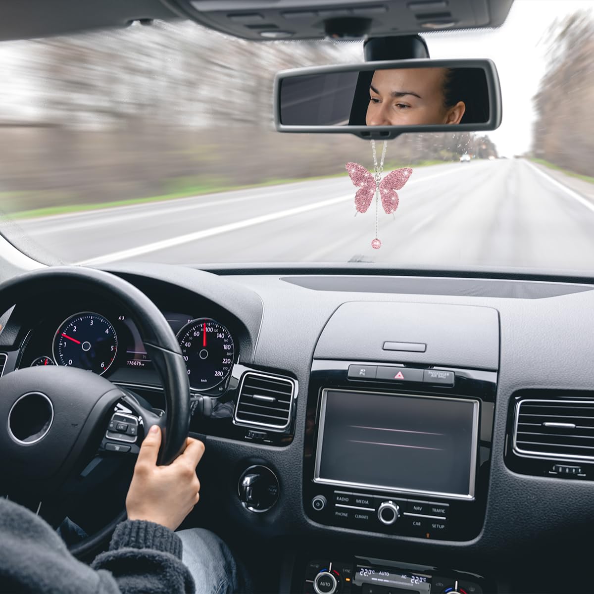JNNJ Ciondolo a farfalla con diamanti per specchietto retrovisore dell'auto, accessori luminosi da appendere sull'auto, decorazione per le donne (rosa)