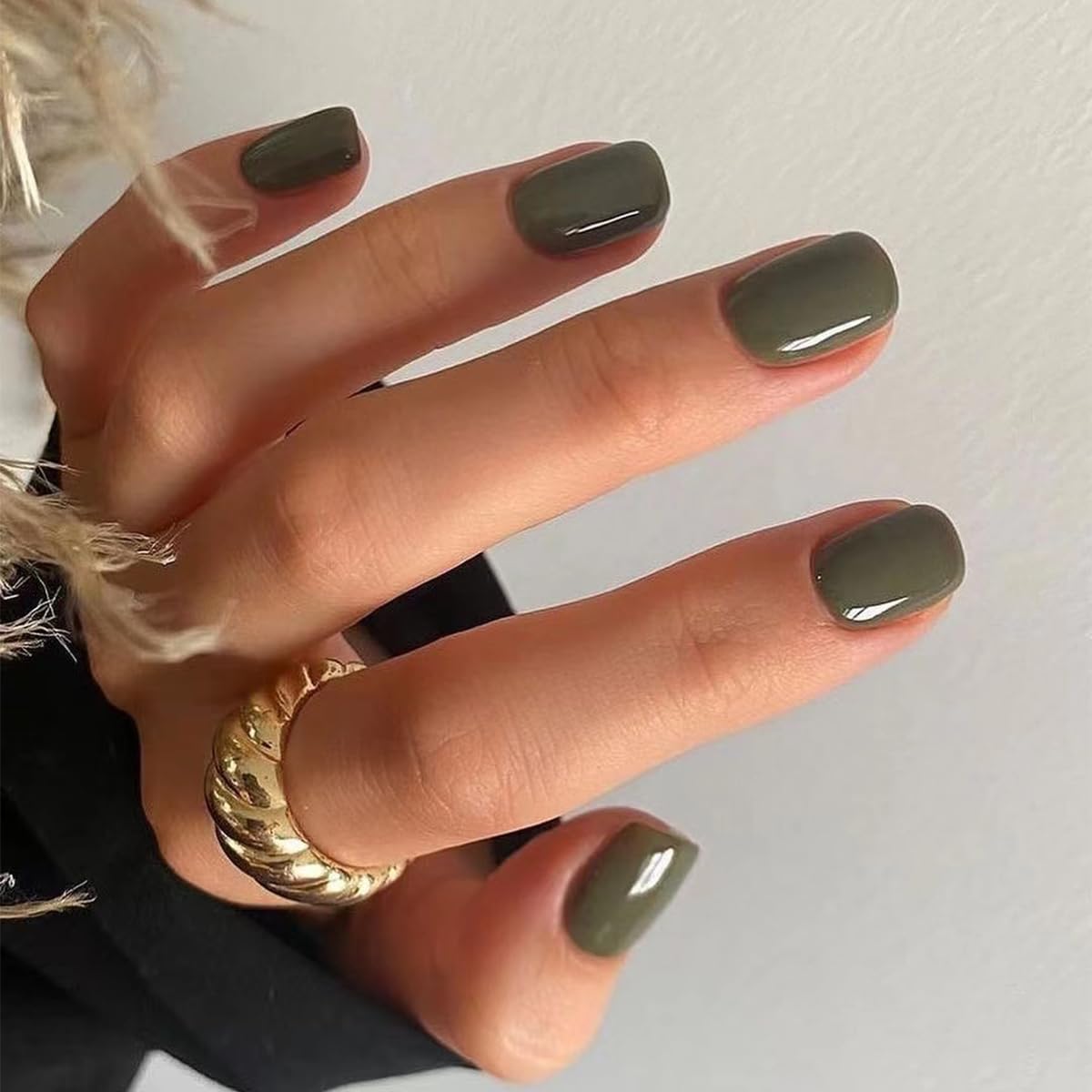 MouyouGlow Press on Nails Kurz,Squoval Helle Grün Einfarbige Glossy Fake Nails Kunstnägel mit Nagelkleber,Light Green Colour Solid Plain Künstliche Fingernägel