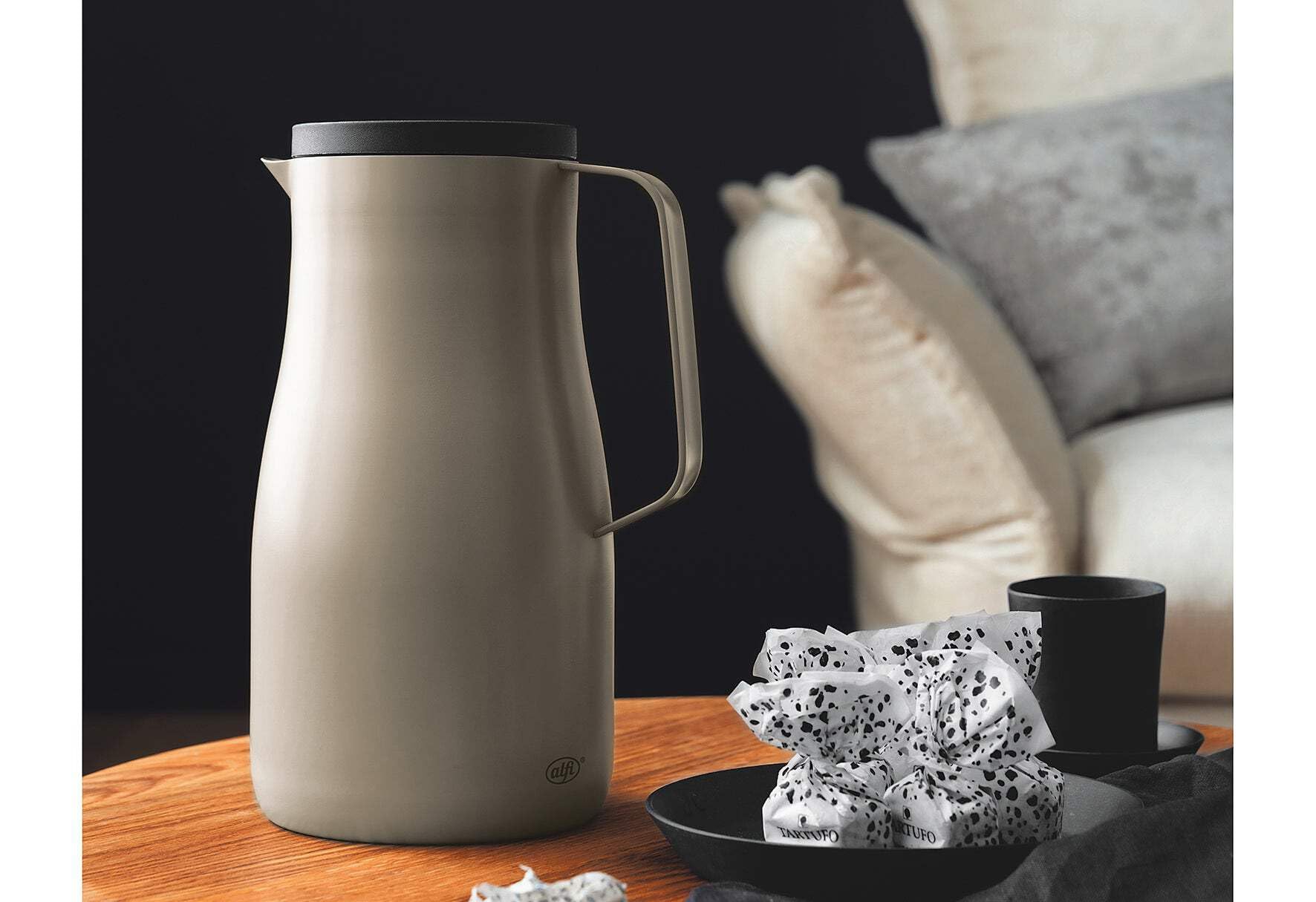 alfi STUDIO TT 1,0l, beige, Isolierkanne aus doppelwandigem Edelstahl mattiert, hält 12 Stunden warm, 24 Stunden kalt, Drehverschluss, Öffnung groß, Thermoskanne, spülmaschinenfest, BPA-frei
